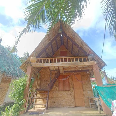 Titaays Surfers Inn Hostel in Bicol