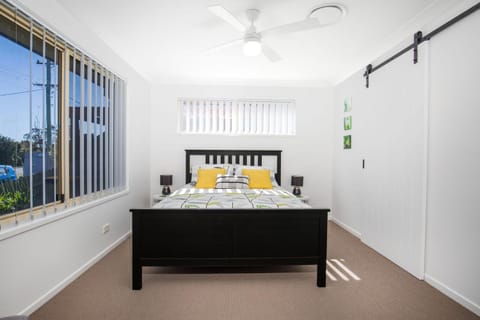 Coastal Capers - Pet Friendly - 10 Mins Walk to Beach House in Culburra Beach