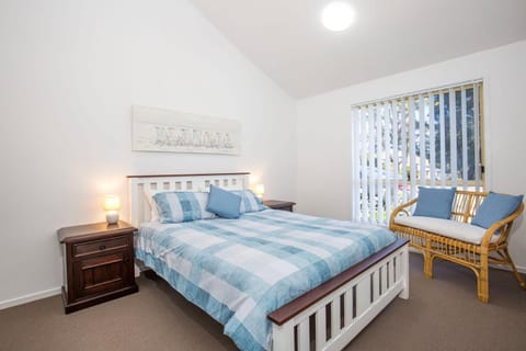 Coastal Capers - Pet Friendly - 10 Mins Walk to Beach House in Culburra Beach