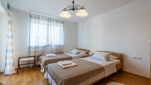 Apartment Giulia with Sea View in Novigrad Bed and Breakfast in Novigrad