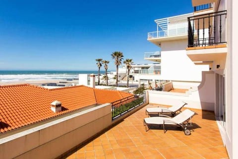 T2 Terraço Privativo vista mar Praia del Rey A1 Apartment in Amoreira