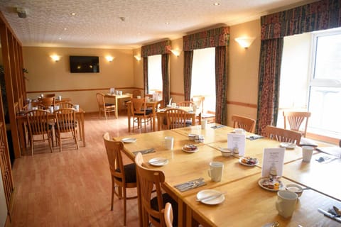 Restaurant/places to eat, Seating area, Breakfast