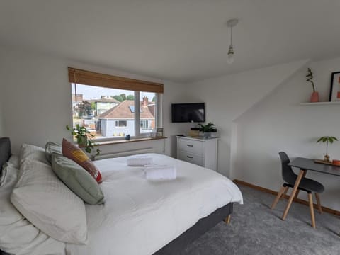 *Large Unique Retro Private Attic & Bathroom* Bed and Breakfast in Brighton