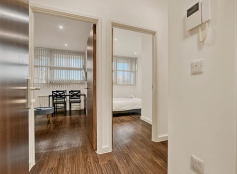 Modern 1 Bed by Heathrow Airport Condominio in Sipson