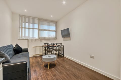 Modern 1 Bed by Heathrow Airport Apartment in Sipson