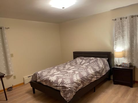 New Brunswick NJ Master Bedroom with private bath Vacation rental in New Brunswick