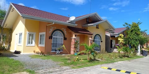 3 BR whole house - Royal Palms Dos - Panglao Haus in Panglao