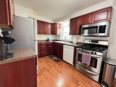 Kitchen or kitchenette, dishwasher, oven, pet friendly, stove, toaster