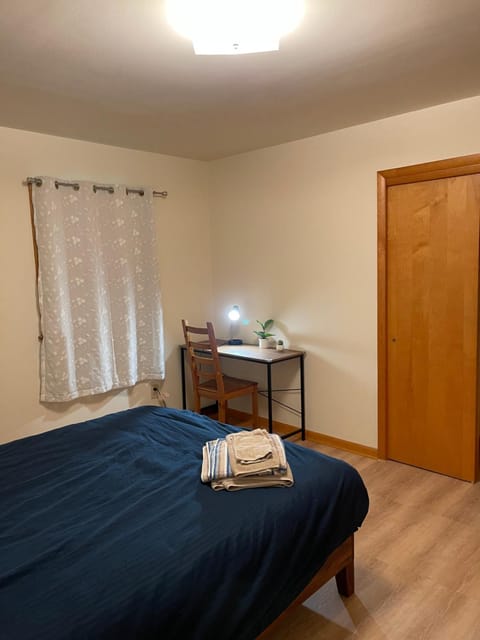 #3 QueenSize Bed bright room near New Brunswick NJ downtown Vacation rental in New Brunswick