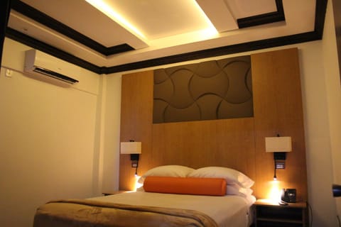 Bed, Photo of the whole room, Bedroom, air conditioner