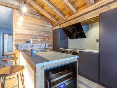 Chalet de luxe avec piscine, sauna, hammam, cinéma et salle de jeu - FR-1-694-3 Chalet in Val dIsere