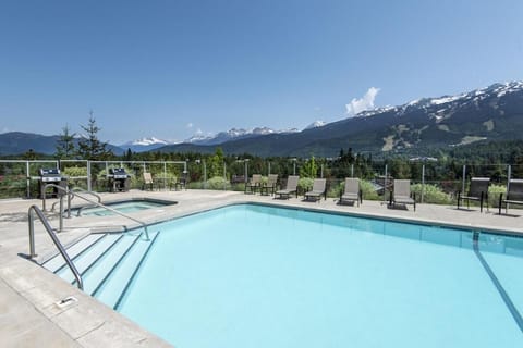 Natural landscape, Hot Tub, Mountain view, Pool view, Swimming pool, Swimming pool, sunbed