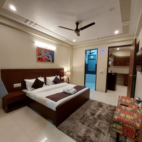 The Lodgers 2 BHK Serviced Apartment infront of Artemis Hospital Gurgaon Apartment in Gurugram