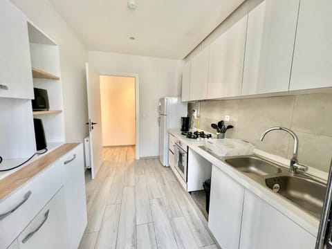 Kitchen or kitchenette, minibar, pet friendly, stove