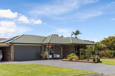 Fingal Shoreline Oasis House in Fingal Bay