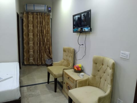 Dove Inn Hotel, johar Town, nearest Shoukat Khanum Hospital LHR Hotel in Lahore