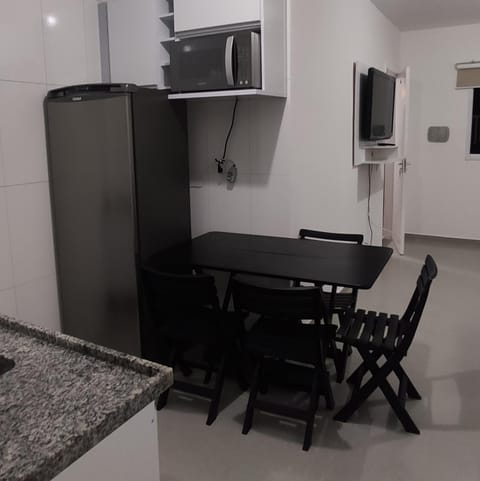 Kitchen or kitchenette, Dining area, minibar