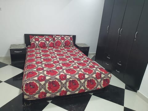 Large Furnished Bedrooms with courtyard in sharjah Alojamento de férias in Ajman