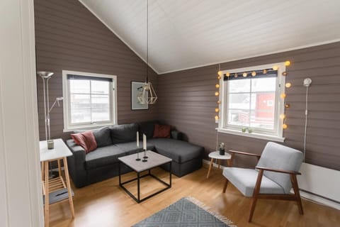View (from property/room), Living room, Seating area, heating