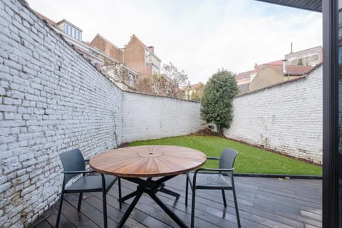 Patio, Garden, Dining area, Garden view