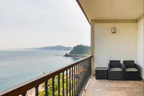 Patio, Day, Natural landscape, View (from property/room), Balcony/Terrace, Living room, Seating area, Sea view