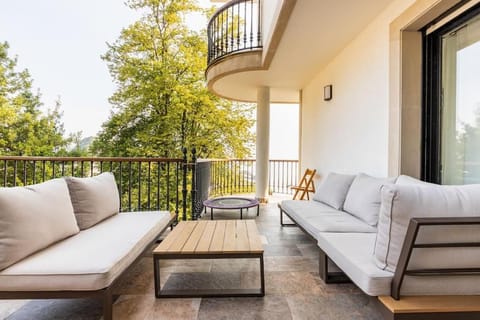 Patio, Day, View (from property/room), Balcony/Terrace, Living room, Seating area