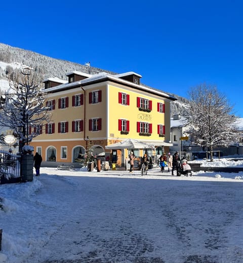 Property building, Day, Natural landscape, Winter, Mountain view, Mountain view