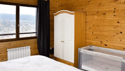 Bedroom, Mountain view