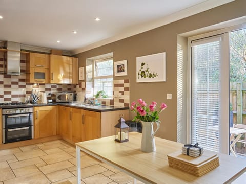 Dining area, dishwasher, minibar, toaster