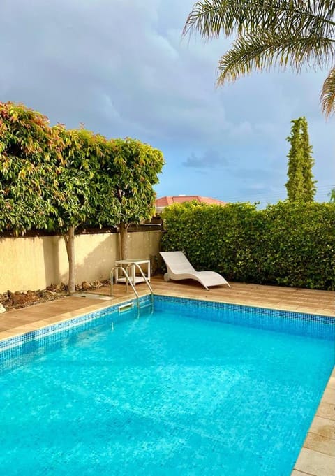 Pool view, Swimming pool, sunbed