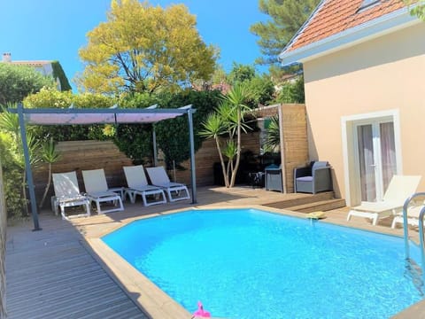 Maison avec piscine et parking à 1,3km des plages Villa in Cagnes-sur-Mer