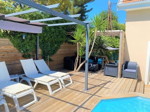 Maison avec piscine et parking à 1,3km des plages Villa in Cagnes-sur-Mer