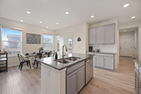 Modern & Stunning Home near Breweries and Old Town Maison in Fort Collins