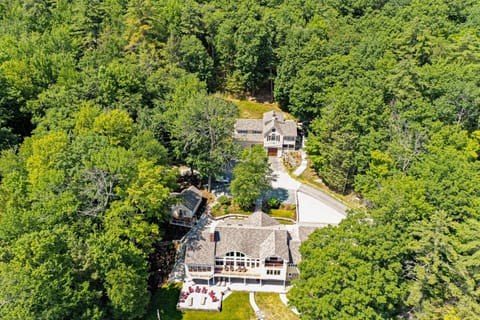 Stoneybrook Retreat Haven - The Carriage House Haus in Moultonborough