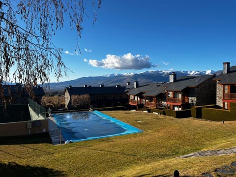 Bird's eye view, Garden, Tennis court, Mountain view