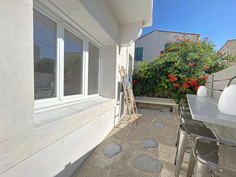 Maison au cœur du village, 110m², 9 pers, 4 ch, plage & commerces, clim, home cinéma - FR-1-475-95 House in Saintes-Maries-de-la-Mer