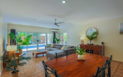 Unwind in Paradise - Private Villa with Pool Condo in Palm Cove