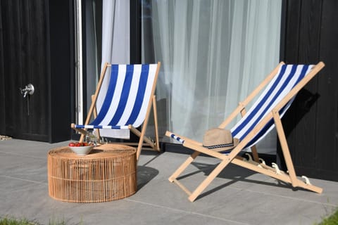 Balcony/Terrace, sunbed