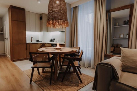 Dining area, kitchen