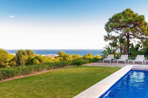 Pool view, Sea view, Swimming pool, sunbed