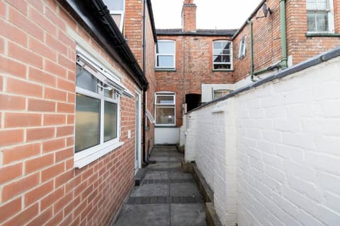 Room for All Your 4-Bedroom Comfort Zone House in Leicester