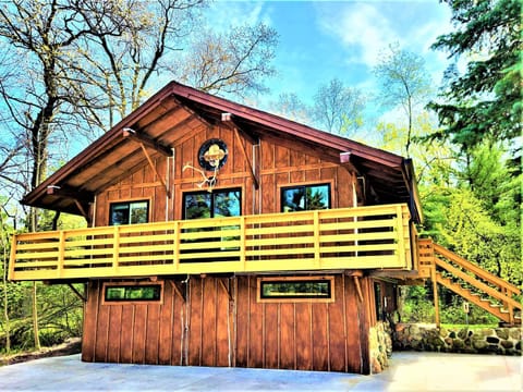 Beachside-HotTub-Fireplace-Authentically Northern Chalet in Traverse City