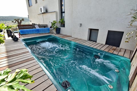 Hot Tub, Swimming pool