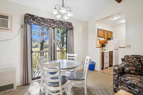 Cedarbrook Deluxe Two Bedroom Suite with outdoor heated pool 20304 Hotel in Killington