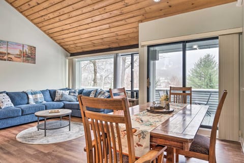 Stunning Lincoln Escape with Deck and Mtn Views! Copropriété in Lincoln