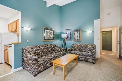 Cedarbrook Deluxe Two Bedroom Suite with outdoor heated pool 20910 Hotel in Killington