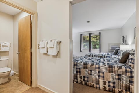 Cedarbrook Two Double bed Standard Hotel room 217 Hotel in Killington