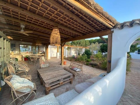 Balcony/Terrace, Seating area, Dining area, Garden view