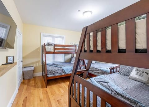 233/1-Boston family-friendly first floor apartment Condo in Quincy