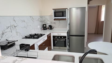 Kitchen or kitchenette, minibar, pet friendly, stove, toaster